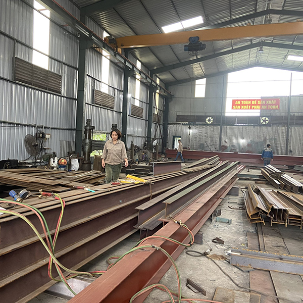 Custom fabrication and manufacture of steel structure for industrial applications